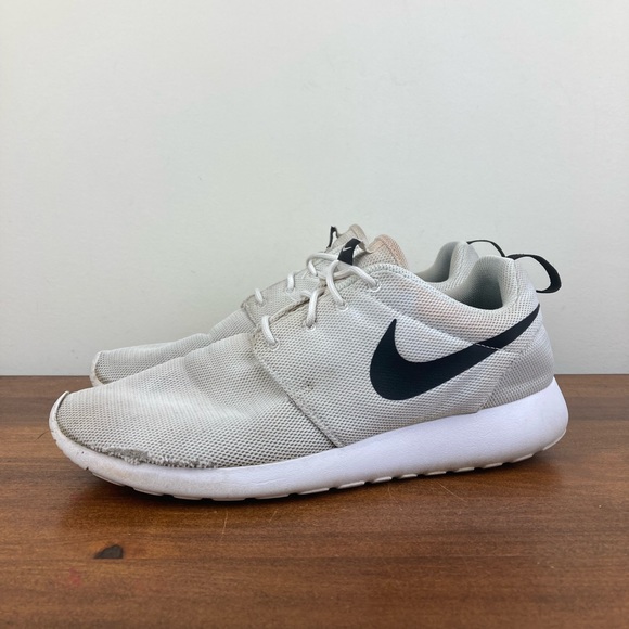 Nike Women’s Roshe One Running Shoes Size 12 White Black Oreo Mesh 844994-101. - Picture 1 of 13